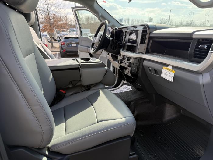 2025 Ford F-550-28