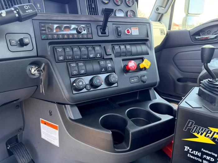 2026 International HX620-21