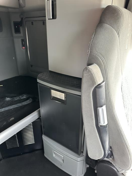 2021 Kenworth T680-12