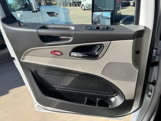 2027 Peterbilt 567 - image 33