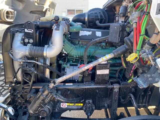 2021 Volvo VNR64T300-10