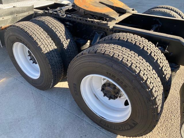 2021 Volvo VNR64T300-5