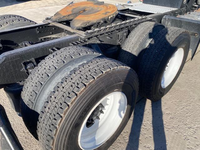 2021 Volvo VNR64T300-7