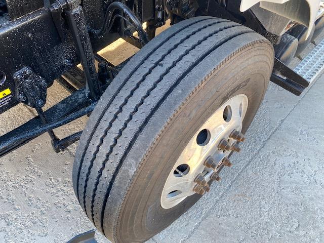 2021 Volvo VNR64T300-11