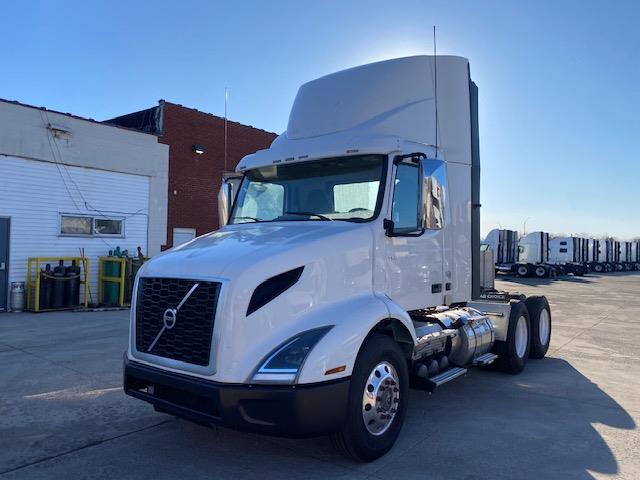 2021 Volvo VNR64T300-1