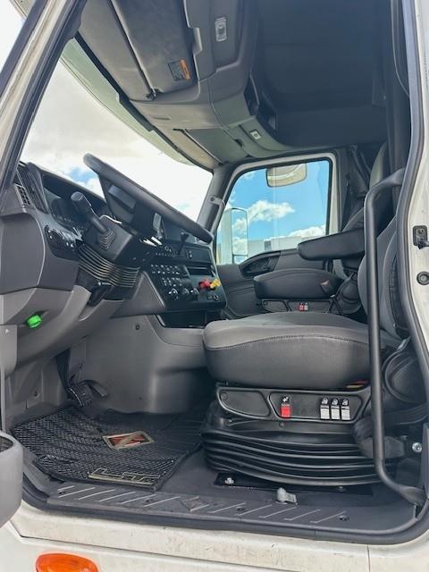 2023 International LT625-8