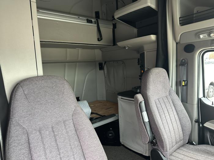 2024 Peterbilt 579-8