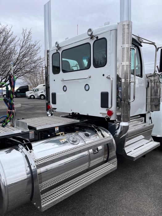 2027 Peterbilt - image 11