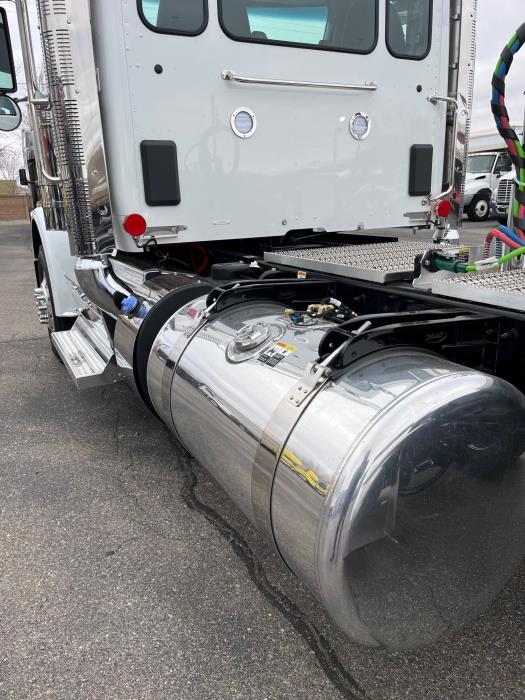 2027 Peterbilt - image 13