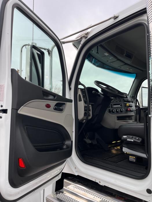 2027 Peterbilt - image 20