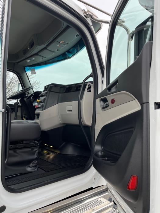2027 Peterbilt - image 23