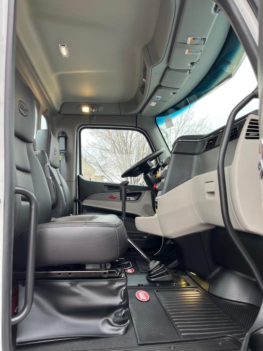 2027 Peterbilt - image 24