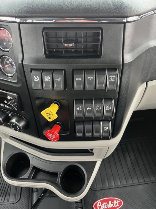 2027 Peterbilt - image 28