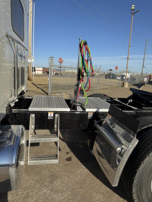 2027 Peterbilt 589-17