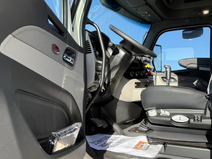 2027 Peterbilt 589-19
