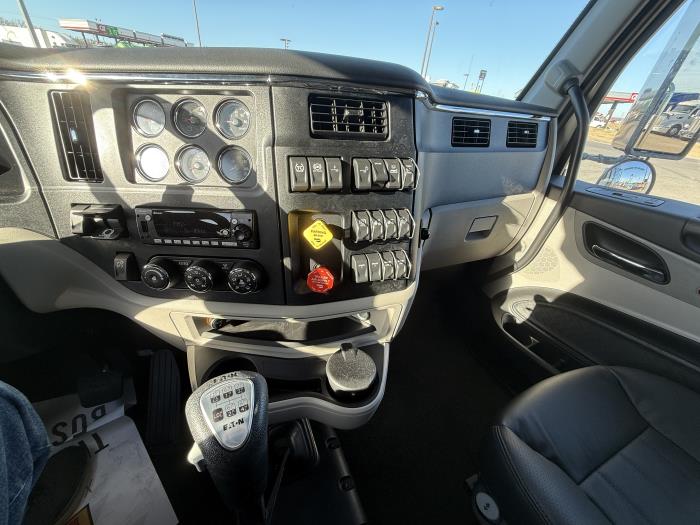 2027 Peterbilt 589-24