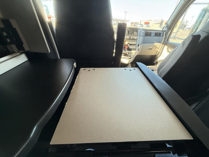 2027 Peterbilt 589-37