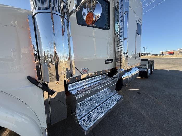 2027 Peterbilt 589-39