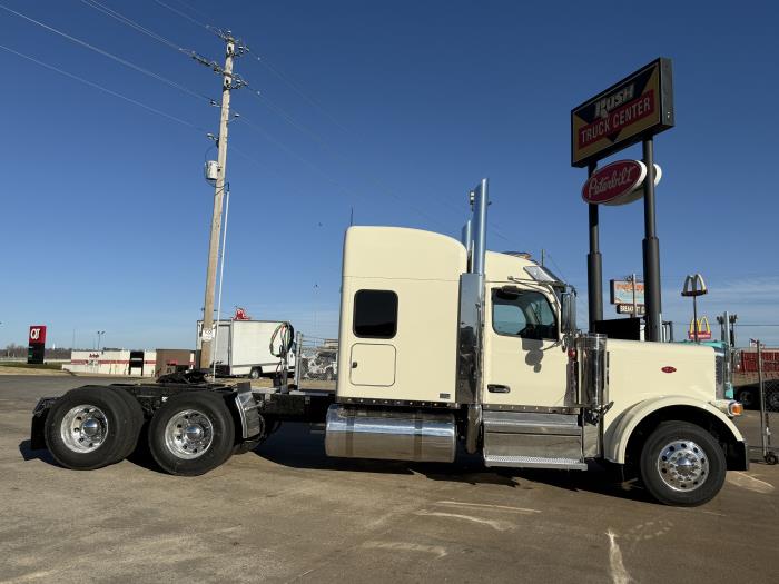 2027 Peterbilt 589-42