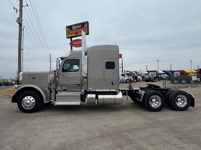 2027 Peterbilt 589-2