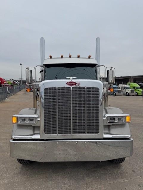 2027 Peterbilt 589-11