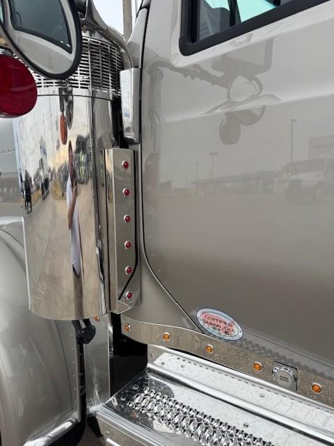 2027 Peterbilt 589-13