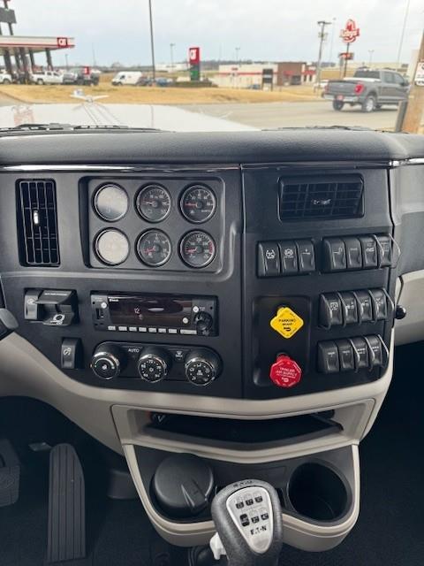 2027 Peterbilt 589-18