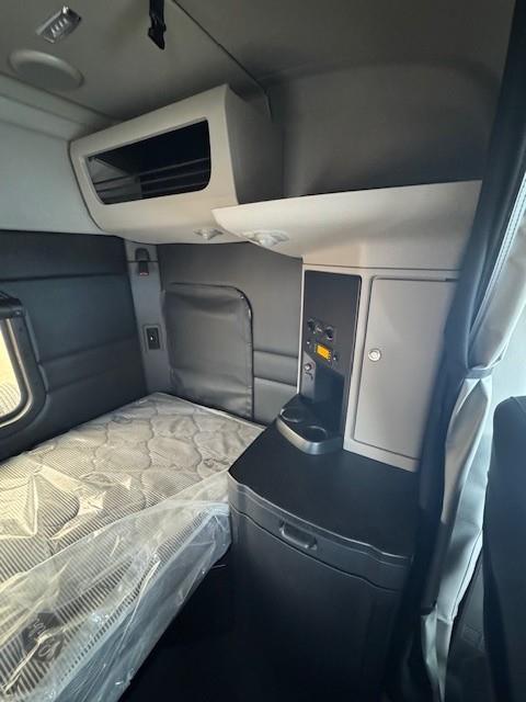 2027 Peterbilt 589-22