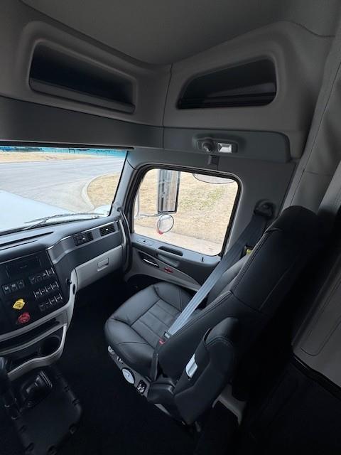 2027 Peterbilt 589-25