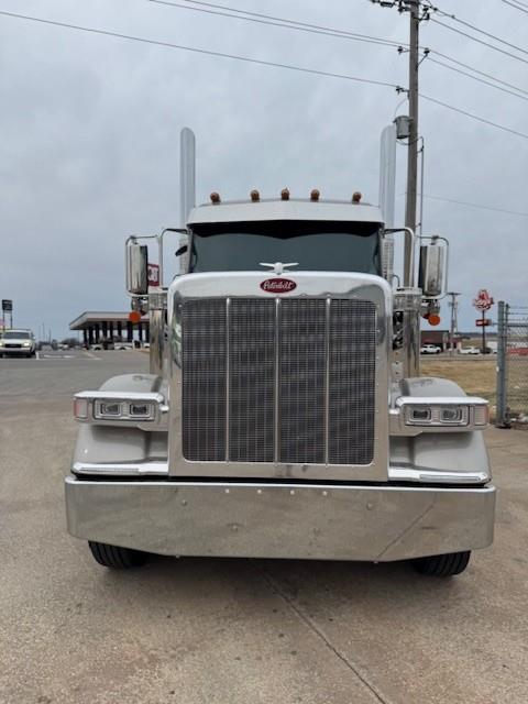 2027 Peterbilt 589-28