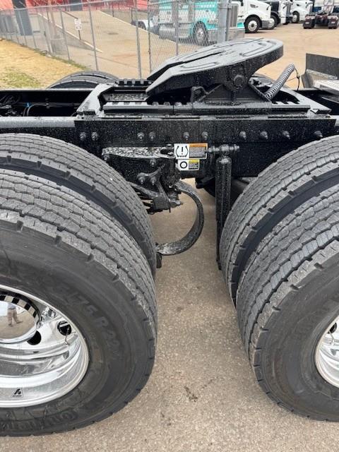 2027 Peterbilt 589-32