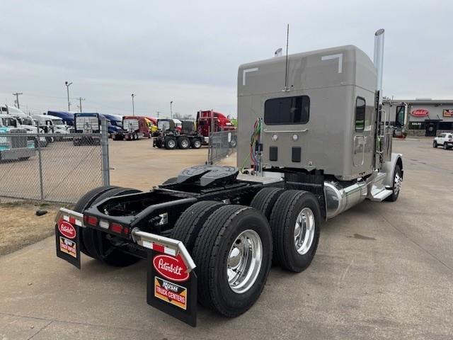 2027 Peterbilt 589-33