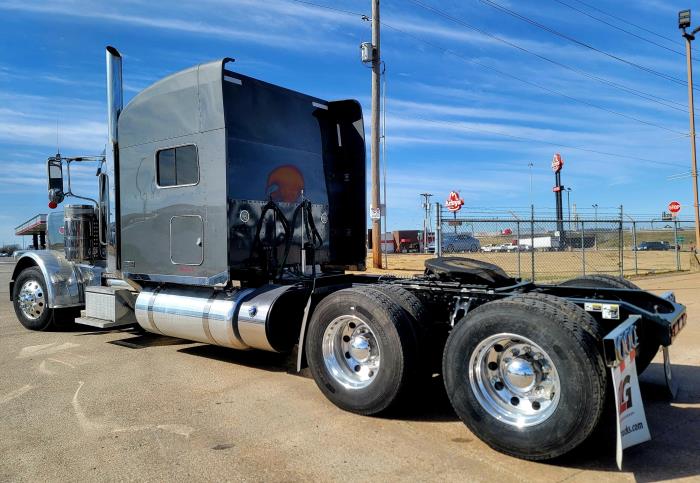 2021 Peterbilt 389-7