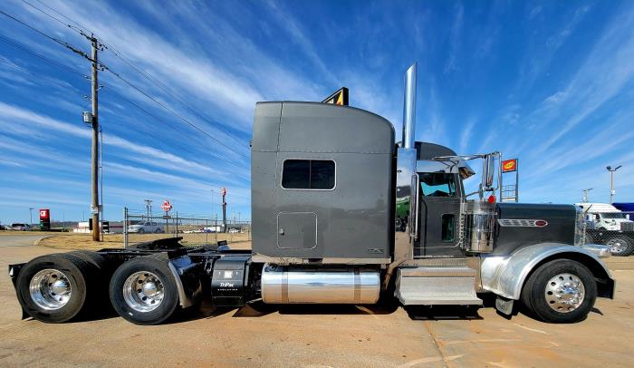 2021 Peterbilt 389-11