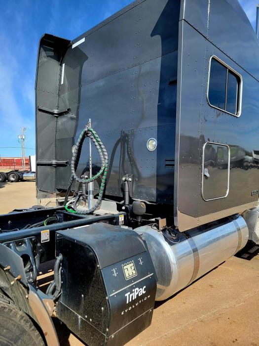 2021 Peterbilt 389-18