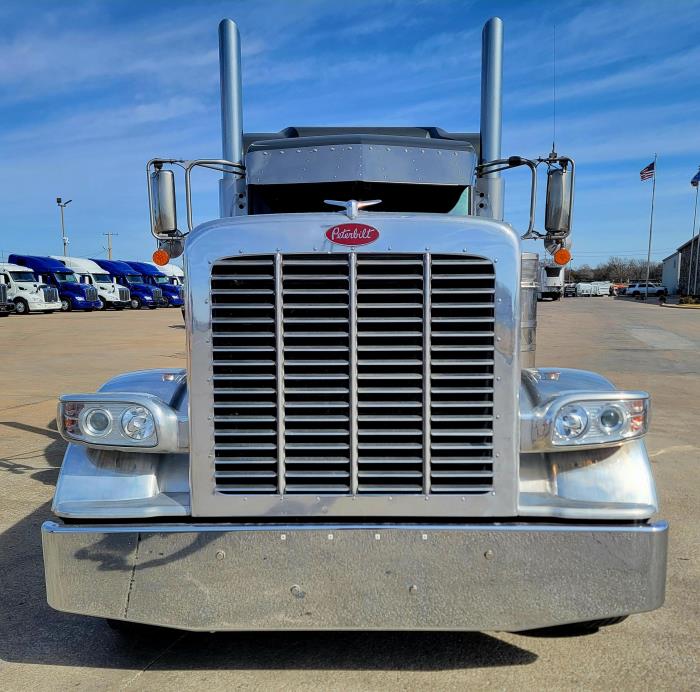 2021 Peterbilt 389-12