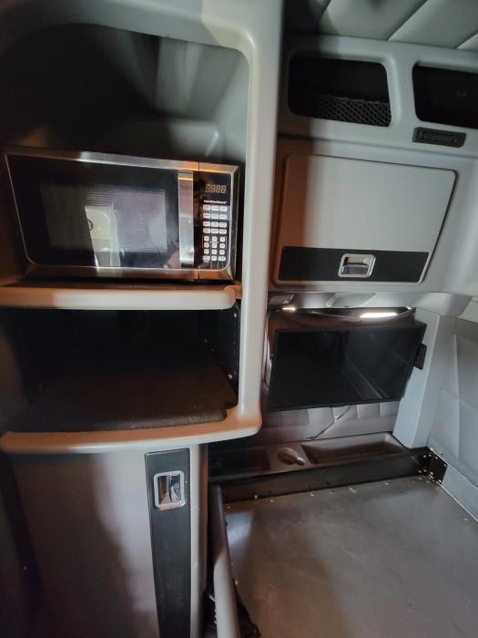 2021 Peterbilt 389-26