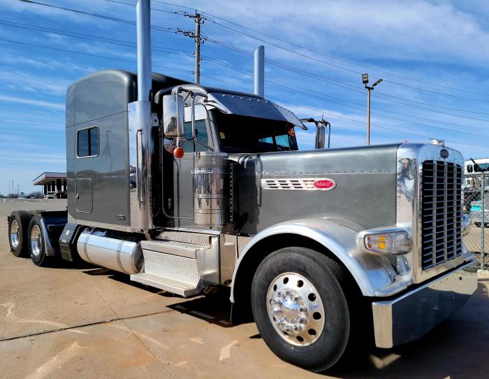 2021 Peterbilt 389-2