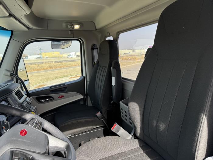 2027 Peterbilt 567 - image 15