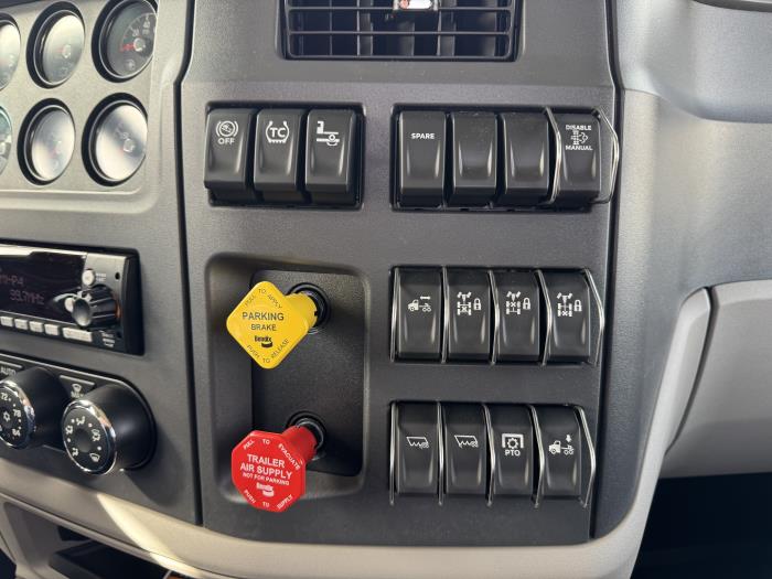 2027 Peterbilt 567 - image 18