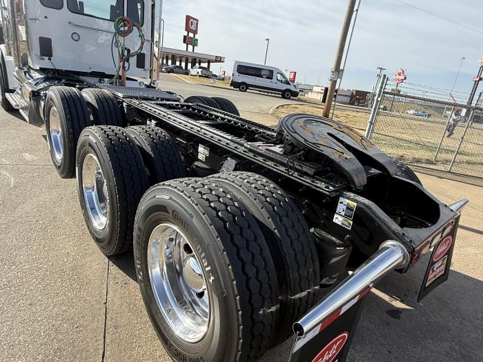 2027 Peterbilt - image 12