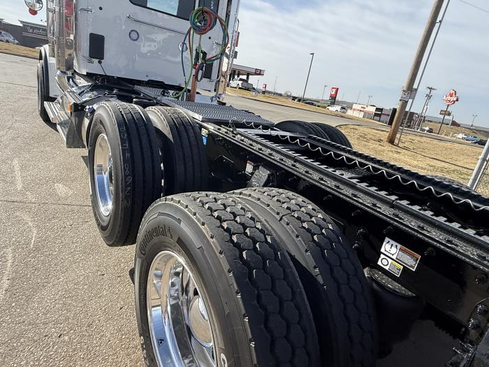 2027 Peterbilt - image 13