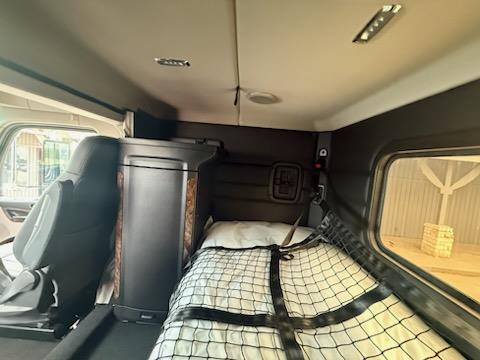 2027 Peterbilt - image 7