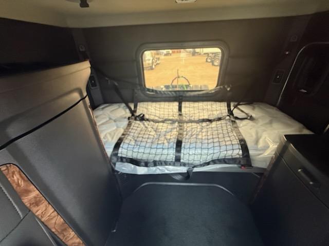 2027 Peterbilt - image 10