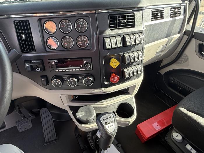 2027 Peterbilt - image 26