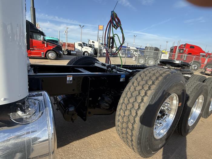 2027 Peterbilt - image 12