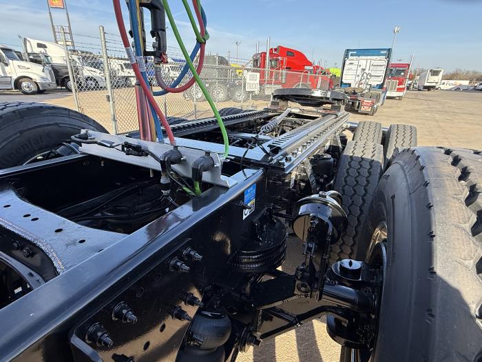 2027 Peterbilt - image 13