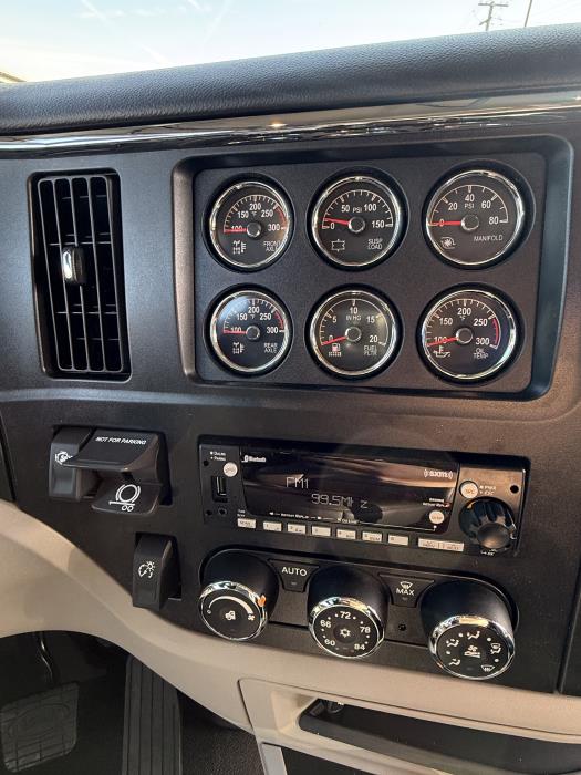 2027 Peterbilt - image 23