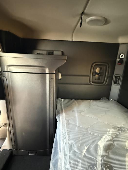 2027 Peterbilt - image 26