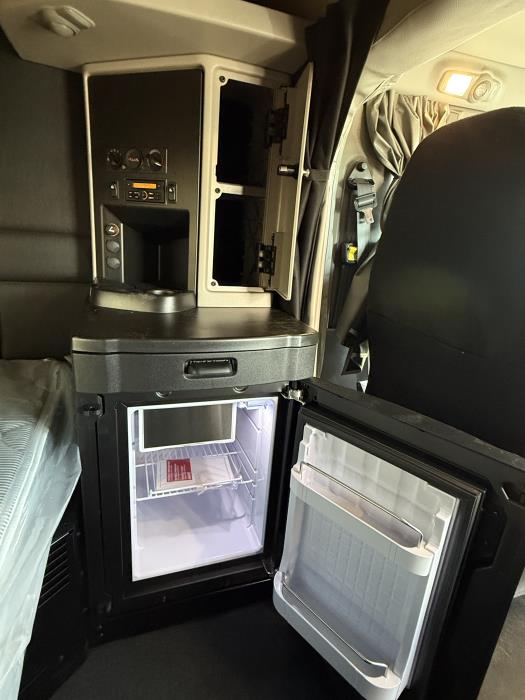 2027 Peterbilt - image 32